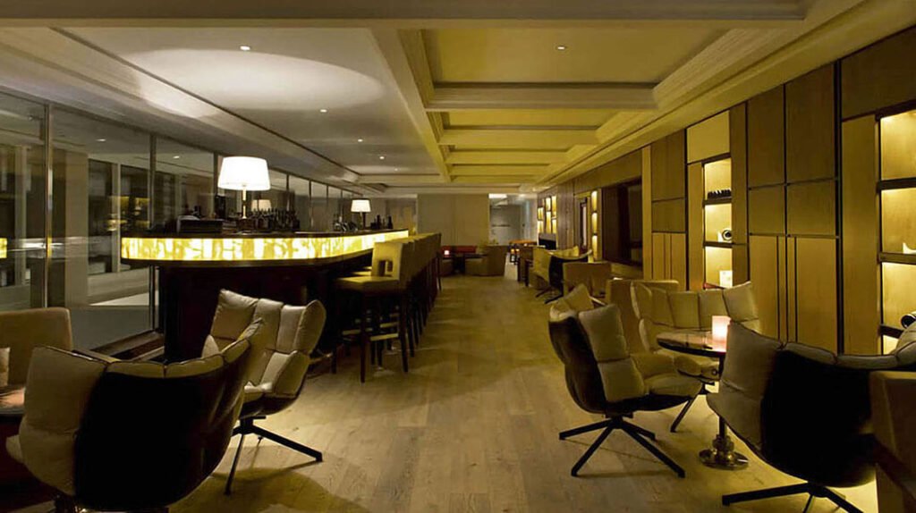 TRE by Roberto Rella bar interior fit-out